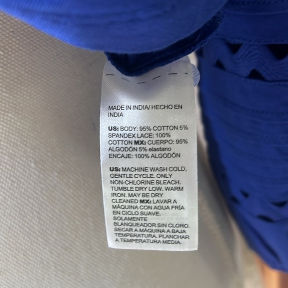 Chico’s ladies  blue puff sleeve top excellent condition. Medium NWOT. - Picture 9 of 9